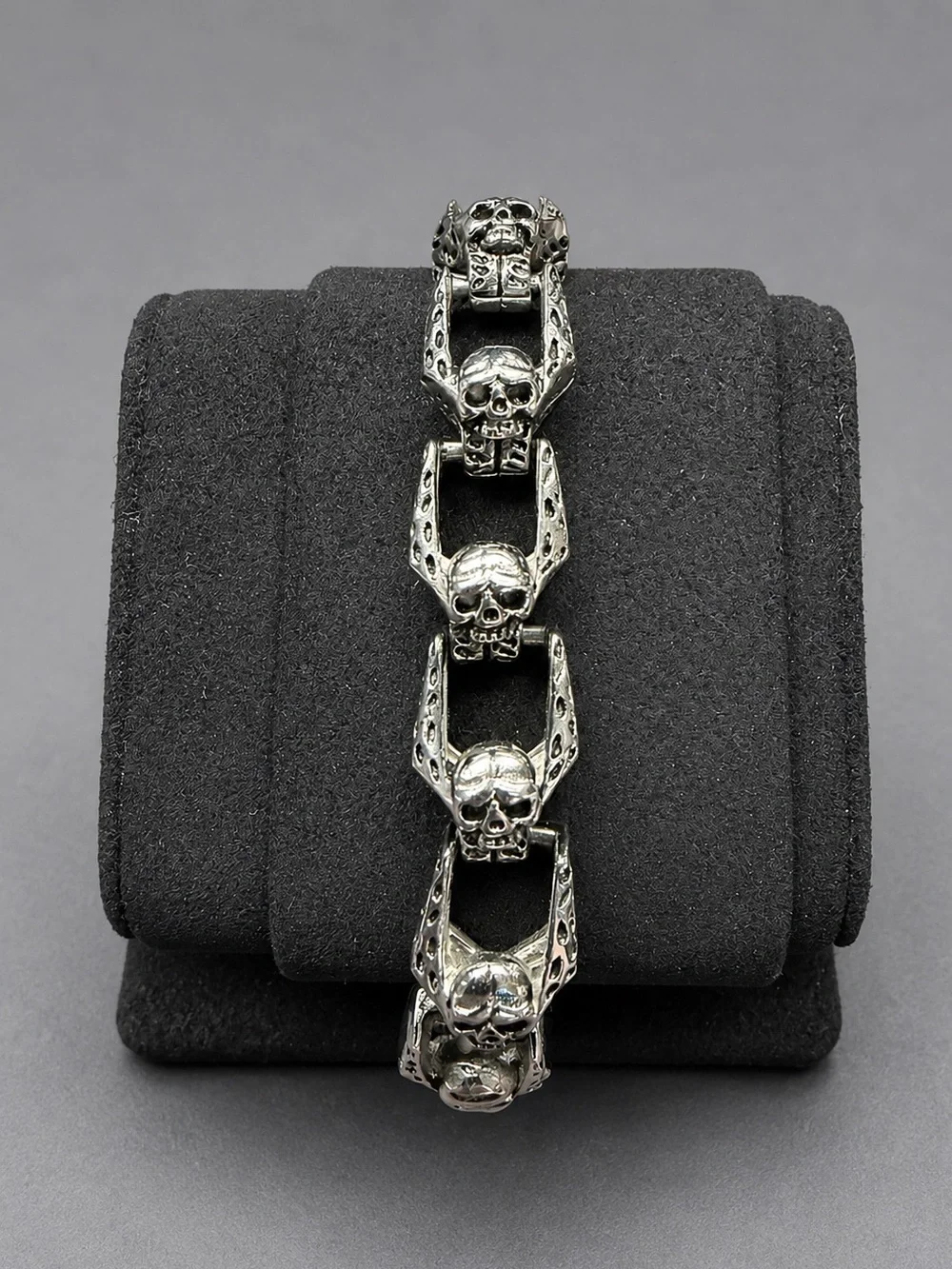 Silver Tone Linked Bracelet with Heart Motif